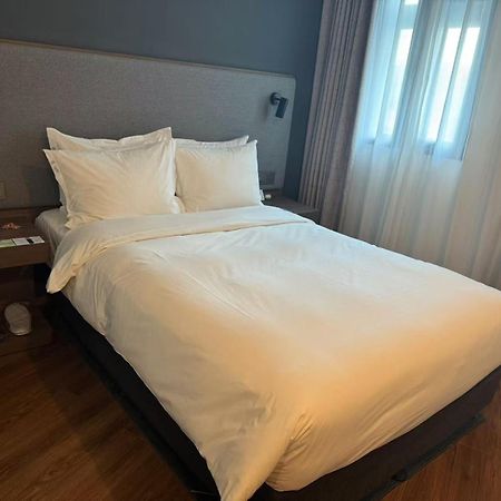Holiday Inn Express Qingdao City Center By Ihg Exterior photo