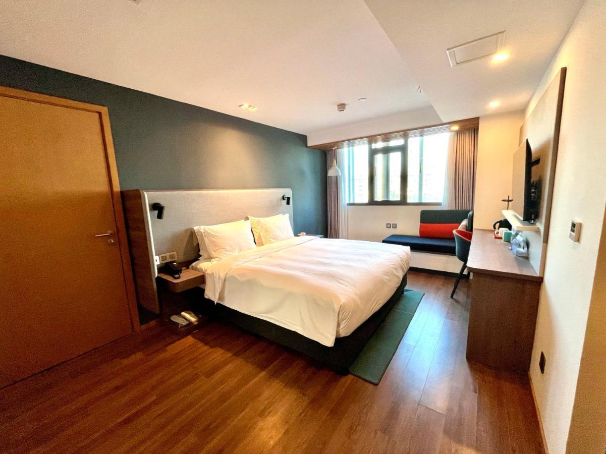 Holiday Inn Express Qingdao City Center By Ihg Exterior photo