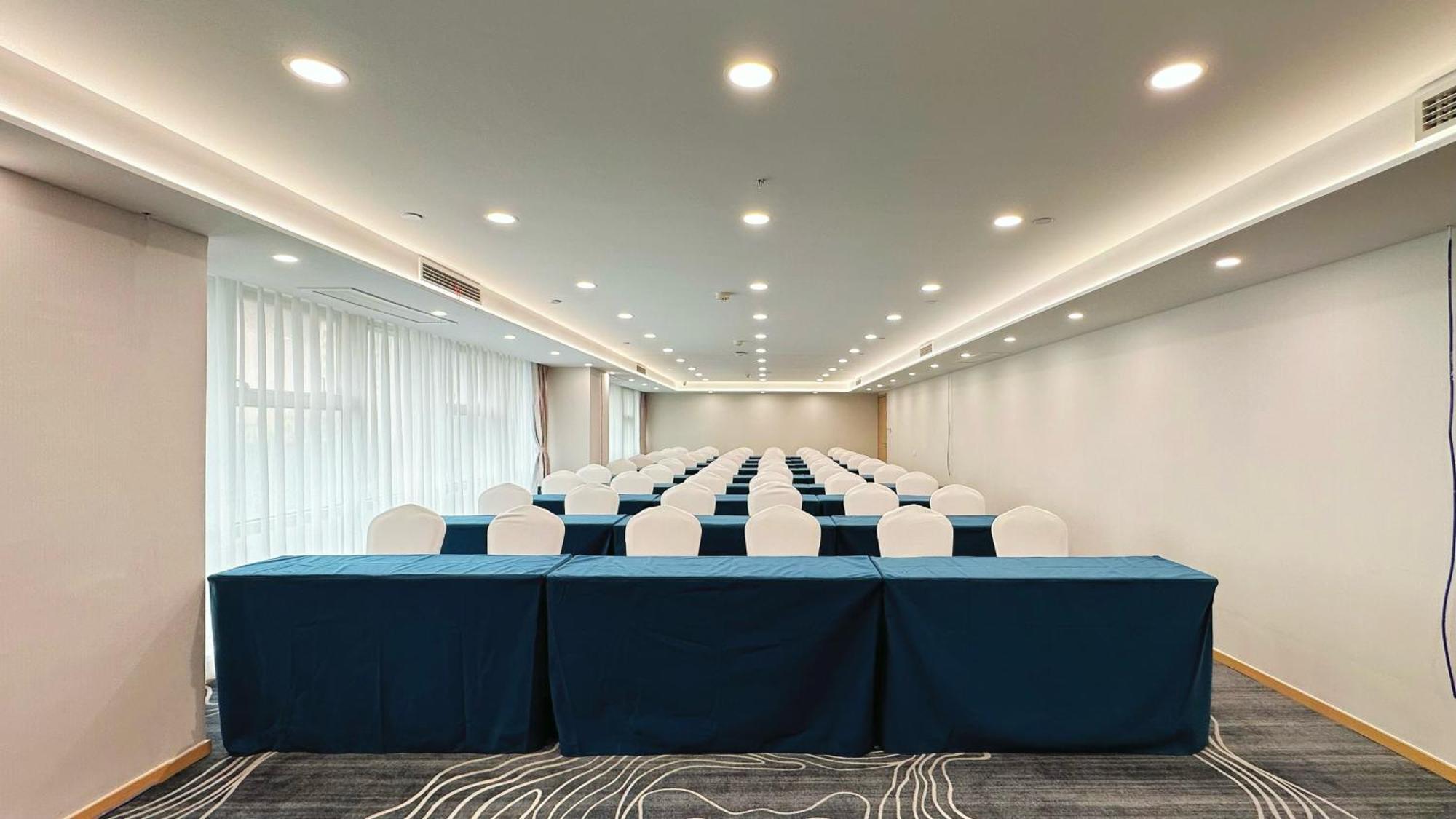 Holiday Inn Express Qingdao City Center By Ihg Exterior photo