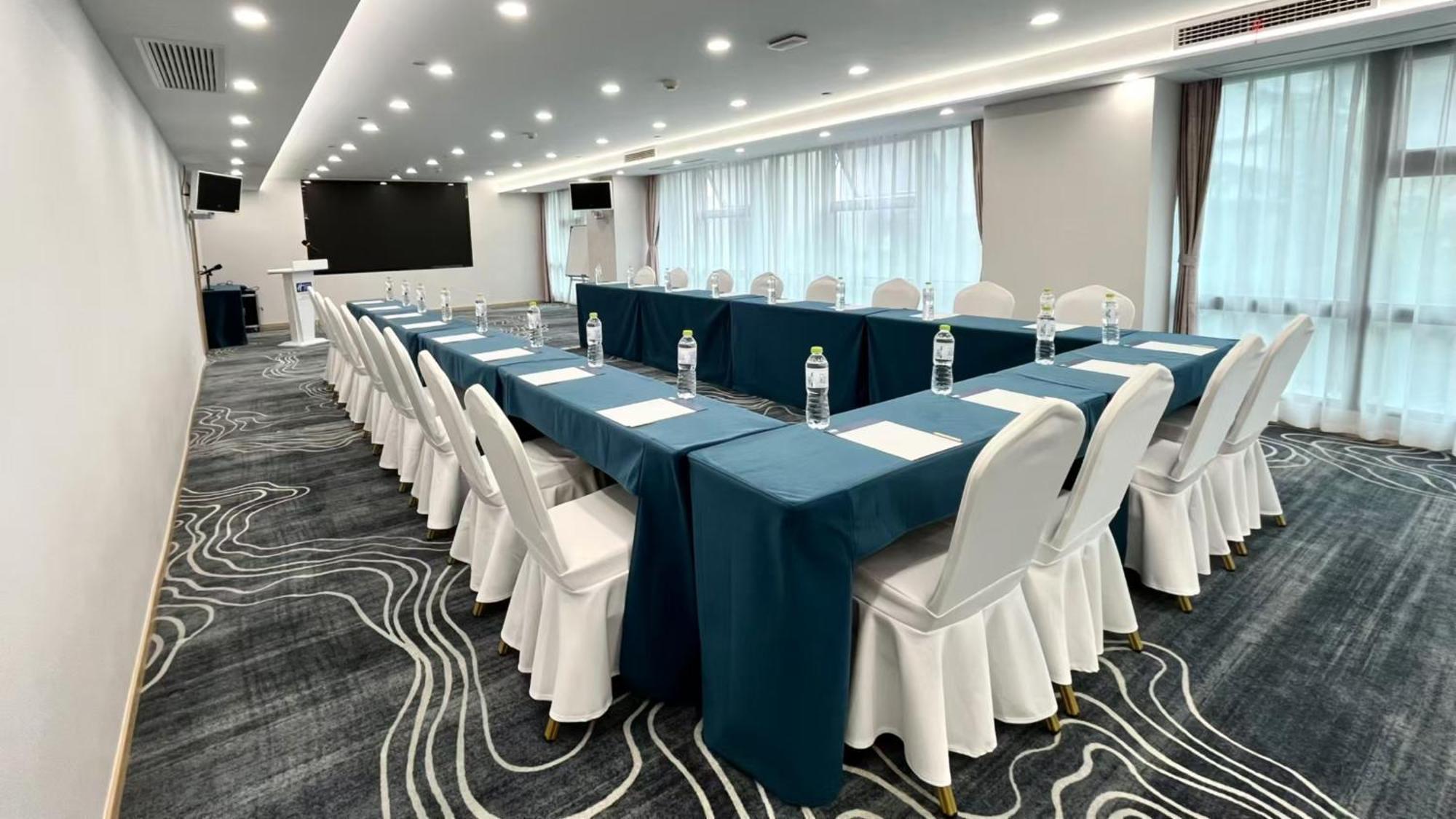 Holiday Inn Express Qingdao City Center By Ihg Exterior photo